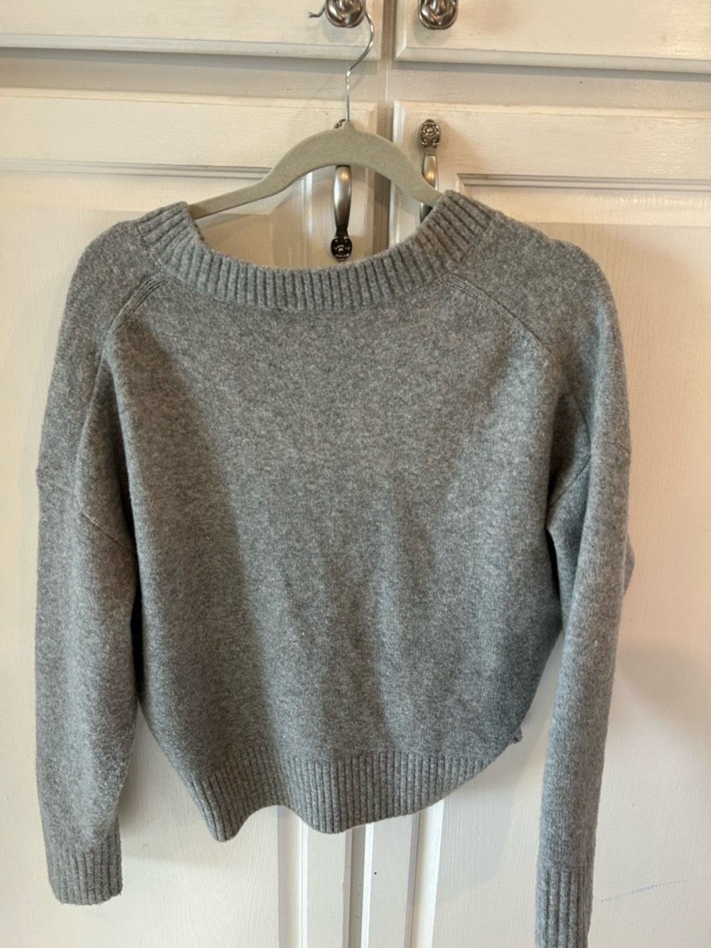 Zara Women's V-Neck Sweater in Heather Gray - Picture 6 of 6